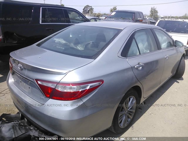4T1BF1FK6GU505951 - 2016 TOYOTA CAMRY LE/XLE/SE/XSE SILVER photo 4