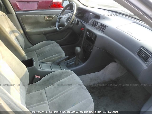 4T1BF22K6WU047726 - 1998 TOYOTA CAMRY CE/LE/XLE 棕色 照片 5