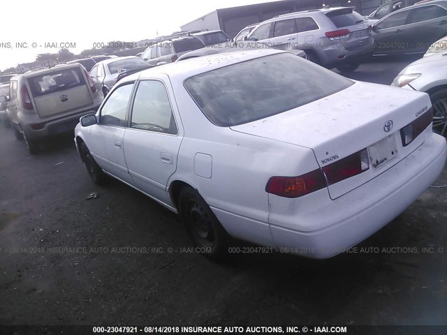 4T1BG22KXYU962207 - 2000 TOYOTA CAMRY CE/LE/XLE WHITE photo 3