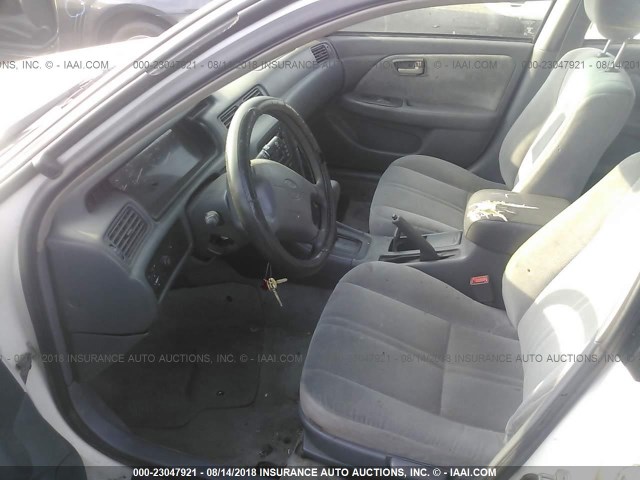 4T1BG22KXYU962207 - 2000 TOYOTA CAMRY CE/LE/XLE 白色 照片 5
