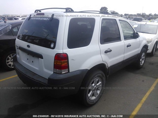 1FMYU93155KA93122 - 2005 FORD ESCAPE XLT WHITE photo 4