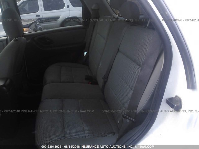 1FMYU93155KA93122 - 2005 FORD ESCAPE XLT WHITE photo 8