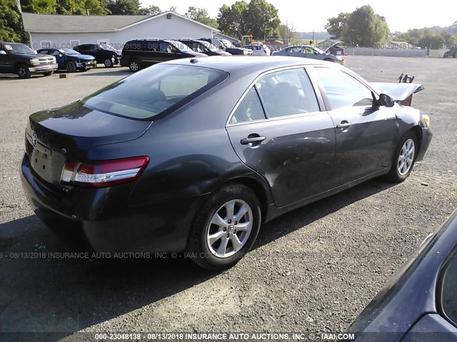 4T1BF3EK7BU741319 - 2011 TOYOTA CAMRY SE/LE/XLE GRAY photo 4