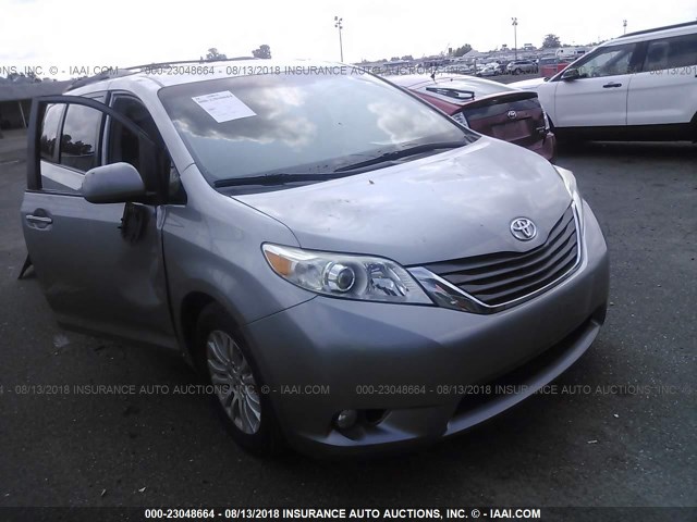 5TDYK3DC8BS027370 - 2011 TOYOTA SIENNA XLE/LIMITED SILVER photo 1