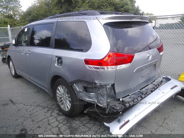 5TDYK3DC8BS027370 - 2011 TOYOTA SIENNA XLE/LIMITED SILVER photo 3