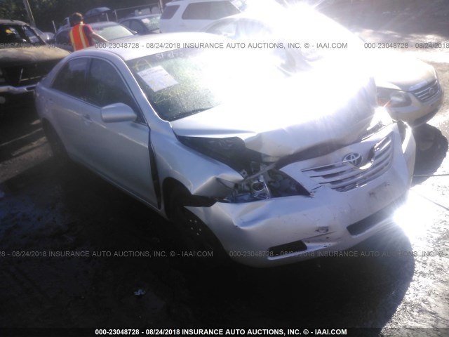 4T1BE46KX9U303217 - 2009 TOYOTA CAMRY SE/LE/XLE SILVER photo 1