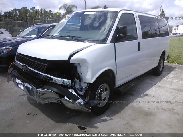 1GAZGMFG2J1220565 - 2018 CHEVROLET EXPRESS G3500 LT WHITE photo 2