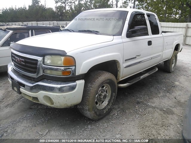 1GTHC29U84E381410 - 2004 GMC SIERRA C2500 HEAVY DUTY WHITE photo 2