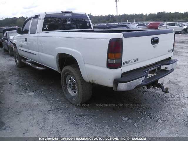 1GTHC29U84E381410 - 2004 GMC SIERRA C2500 HEAVY DUTY WHITE photo 3