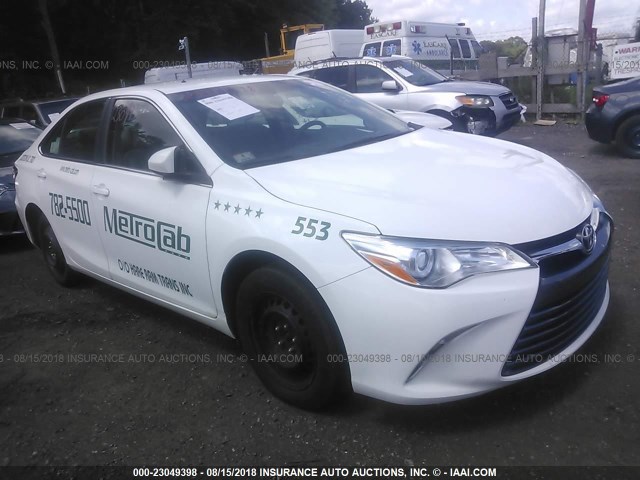 4T1BF1FK1HU359962 - 2017 TOYOTA CAMRY LE/XLE/SE/XSE 白色 照片 1