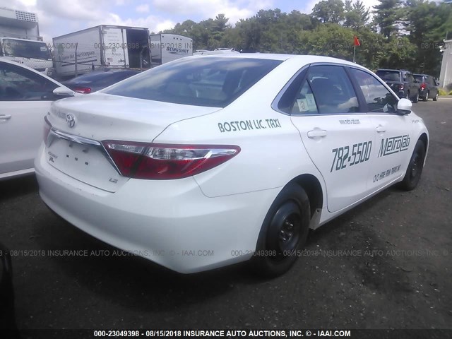 4T1BF1FK1HU359962 - 2017 TOYOTA CAMRY LE/XLE/SE/XSE 白色 照片 4