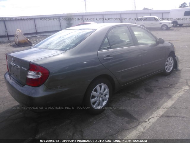 4T1BE32K92U588918 - 2002 TOYOTA CAMRY LE/XLE/SE Сұр фото 4