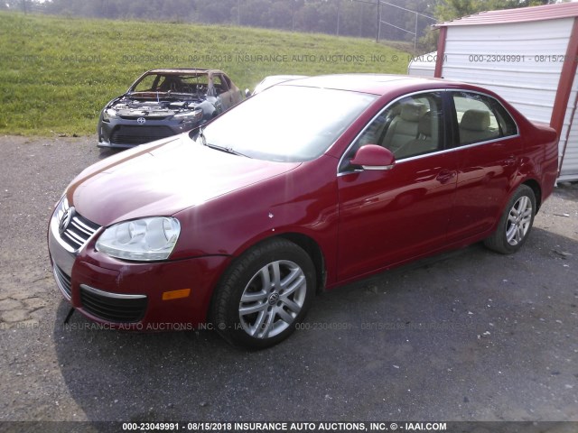 3VWRL7AJ7AM050484 - 2010 VOLKSWAGEN JETTA TDI RED photo 2