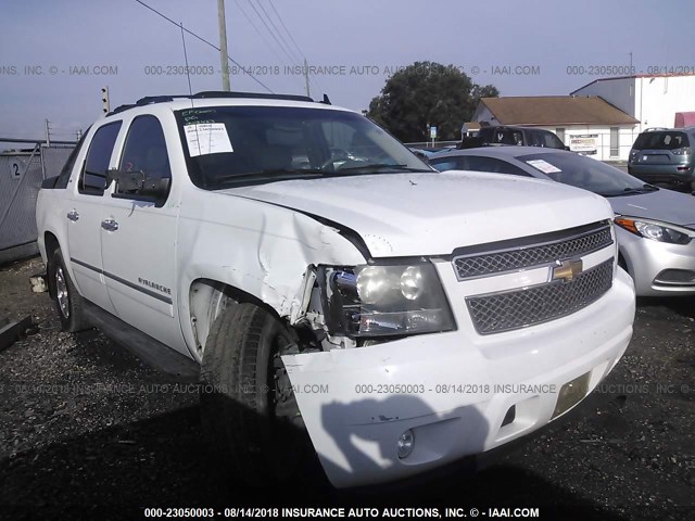 3GNNCGE08AG174255 - 2010 CHEVROLET AVALANCHE LTZ WHITE photo 1