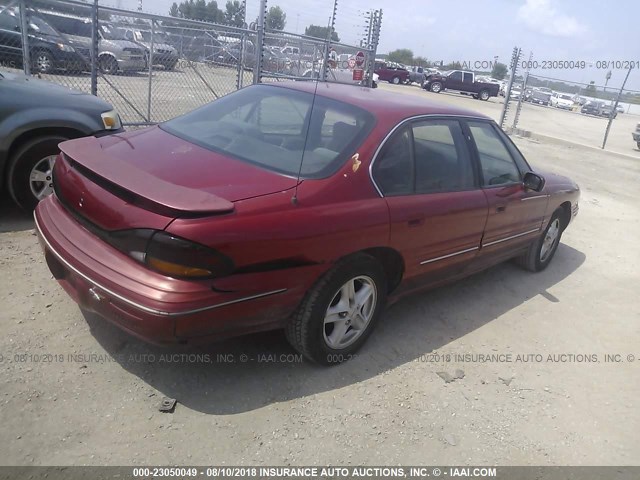 1G2HX52KXWH221212 - 1998 PONTIAC BONNEVILLE SE RED photo 4