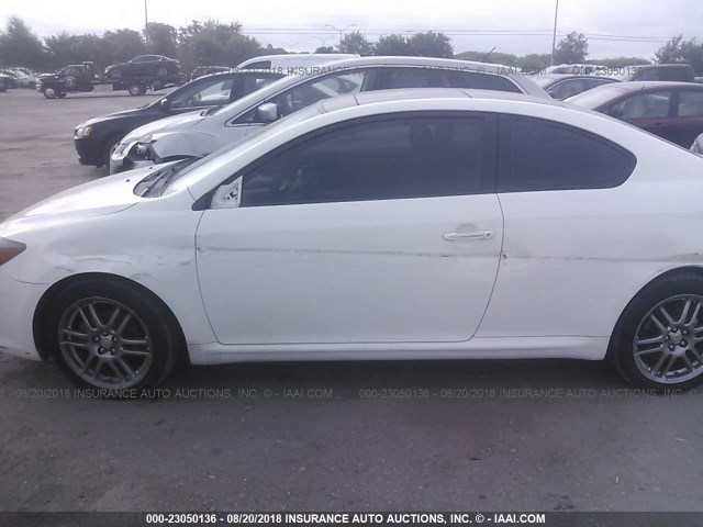 JTKDE167X80274498 - 2008 TOYOTA SCION TC 白色 照片 6