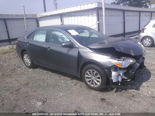 4T4BF1FK3GR546401 - 2016 TOYOTA CAMRY LE/XLE/SE/XSE 灰色 照片 1