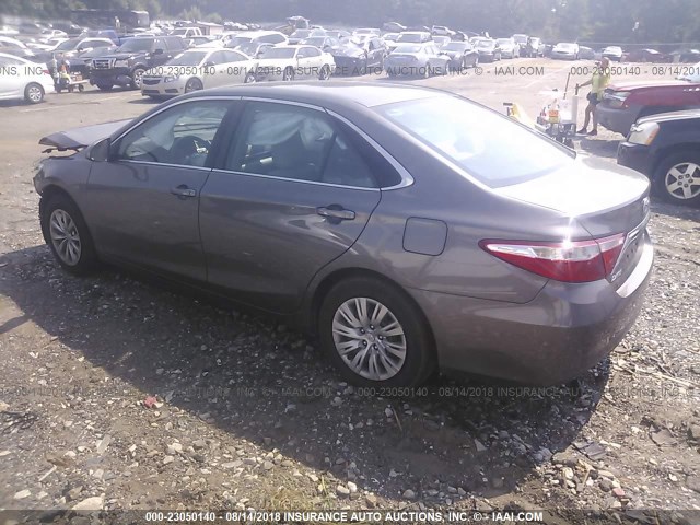 4T4BF1FK3GR546401 - 2016 TOYOTA CAMRY LE/XLE/SE/XSE GRAY photo 3