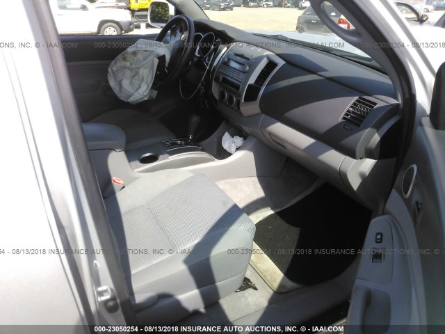 5TELU42N05Z135486 - 2005 TOYOTA TACOMA DOUBLE CAB 银色 照片 5