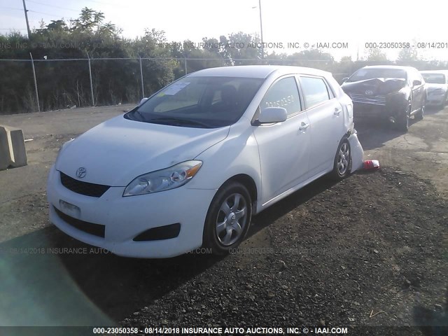 2T1KU4EE7AC369289 - 2010 TOYOTA COROLLA MATRIX  WHITE photo 2