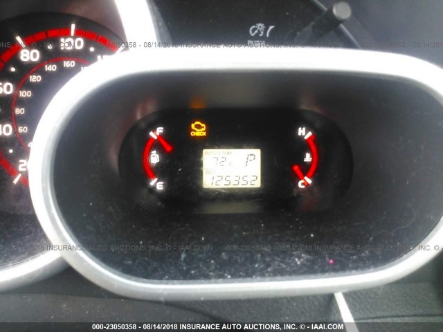 2T1KU4EE7AC369289 - 2010 TOYOTA COROLLA MATRIX  WHITE photo 7