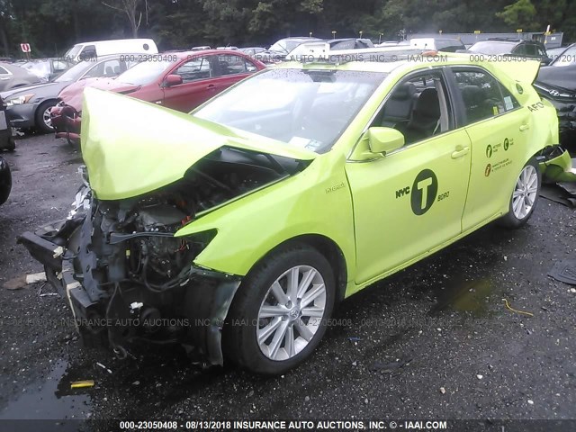 4T1BD1FK9DU086415 - 2013 TOYOTA CAMRY HYBRID/LE/XLE GREEN photo 2