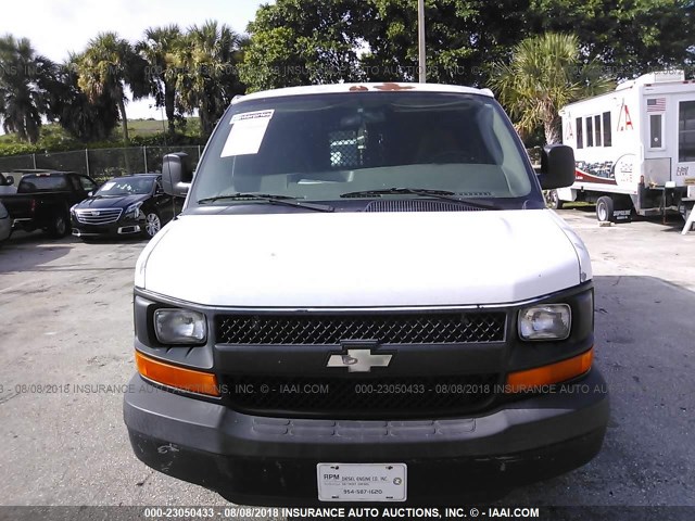 1GCGG25U371163148 - 2007 CHEVROLET EXPRESS G2500  WHITE photo 6