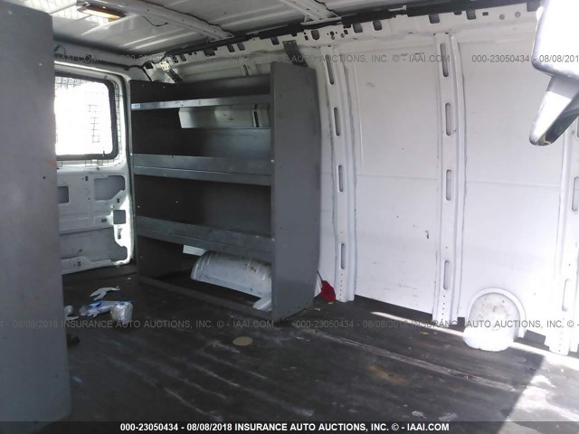 1GCGG25U671161975 - 2007 CHEVROLET EXPRESS G2500  WHITE photo 8