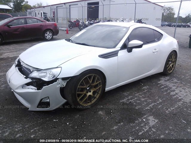 JF1ZNAA13D1720078 - 2013 TOYOTA SCION FR-S WHITE photo 2