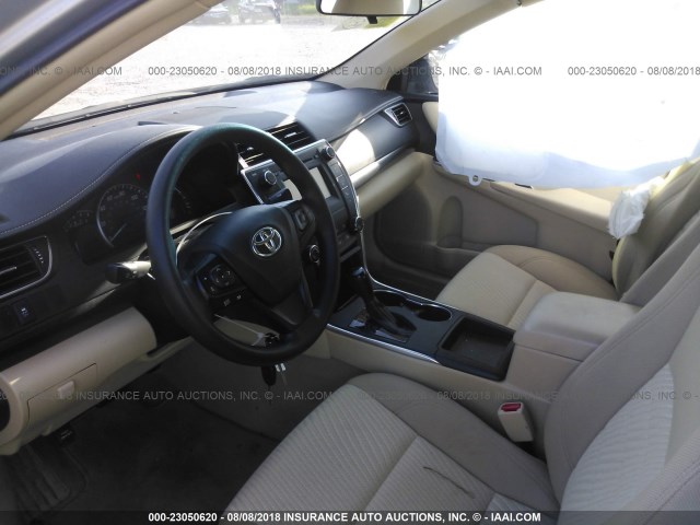 4T4BF1FK1FR484804 - 2015 TOYOTA CAMRY LE/XLE/SE/XSE Champagne photo 5