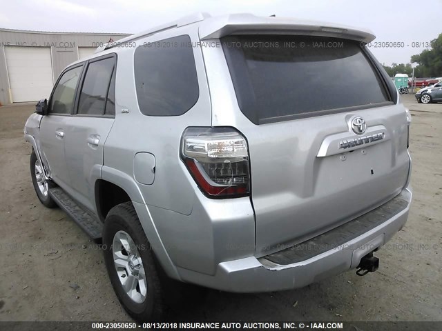 JTEBU5JR2G5375422 - 2016 TOYOTA 4RUNNER SR5 PREM/LTDL/TRAIL/TRD SILVER photo 3