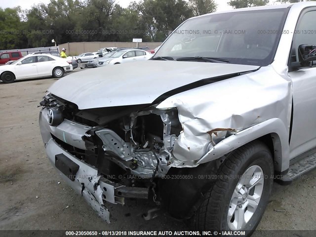 JTEBU5JR2G5375422 - 2016 TOYOTA 4RUNNER SR5 PREM/LTDL/TRAIL/TRD SILVER photo 6