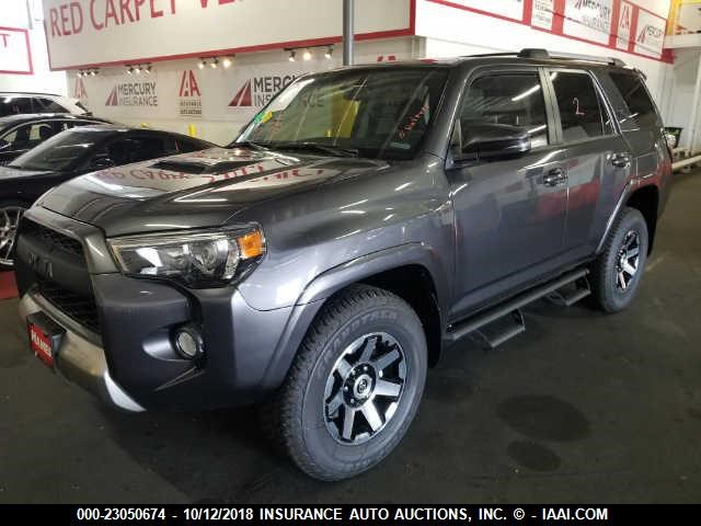 JTEBU5JR3J5574485 - 2018 TOYOTA 4RUNNER SR5 PREM/LTDL/TRAIL/TRD GRAY photo 2