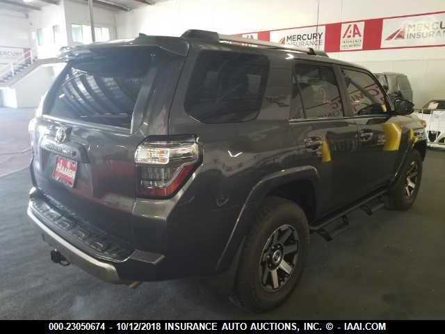 JTEBU5JR3J5574485 - 2018 TOYOTA 4RUNNER SR5 PREM/LTDL/TRAIL/TRD GRAY photo 4