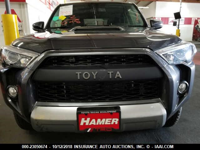 JTEBU5JR3J5574485 - 2018 TOYOTA 4RUNNER SR5 PREM/LTDL/TRAIL/TRD GRAY photo 6