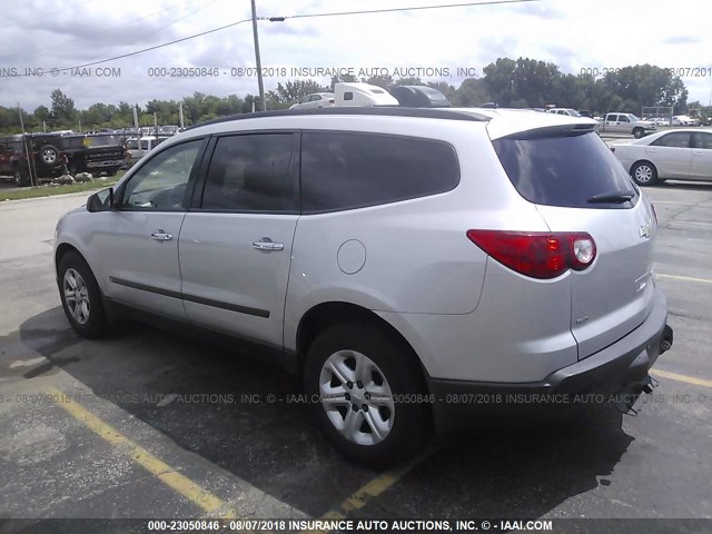 1GNLVEED1AS147920 - 2010 CHEVROLET TRAVERSE LS SILVER photo 3