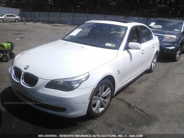 WBANV13519C151913 - 2009 BMW 528 XI WHITE photo 2