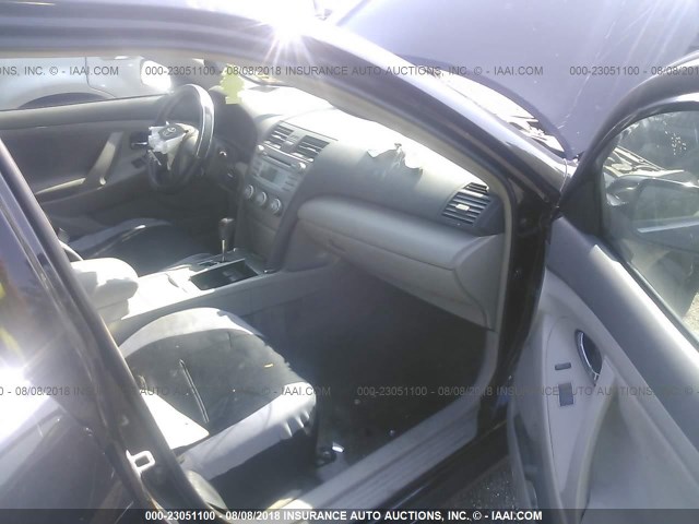 4T4BF3EK3BR188352 - 2011 TOYOTA CAMRY SE/LE/XLE BLACK photo 5