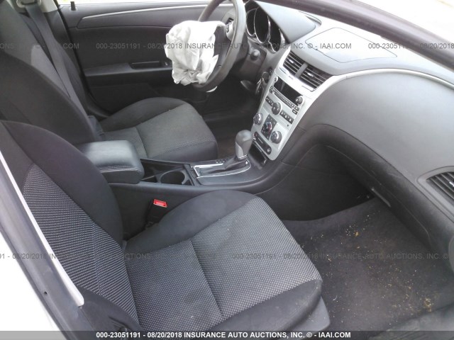 1G1ZC5E14BF343707 - 2011 CHEVROLET MALIBU 1LT თეთრი ფოტო 5