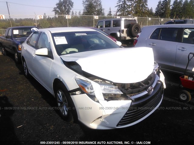 4T1BF1FK9GU586766 - 2016 TOYOTA CAMRY LE/XLE/SE/XSE WHITE photo 1