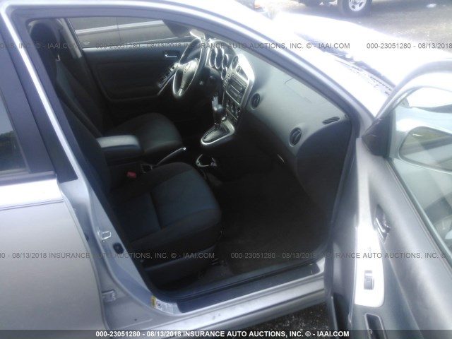 2T1KR30E78C718674 - 2008 TOYOTA COROLLA MATRIX XR SILVER photo 5