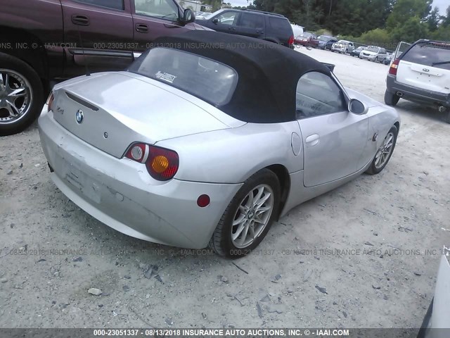 4USBT33423LS45203 - 2003 BMW Z4 2.5 SILVER photo 4