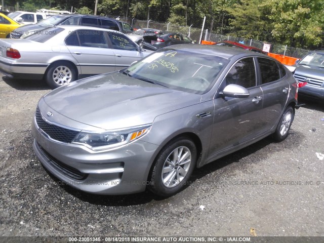 5XXGT4L31JG187087 - 2018 KIA OPTIMA LX/S GRAY photo 2