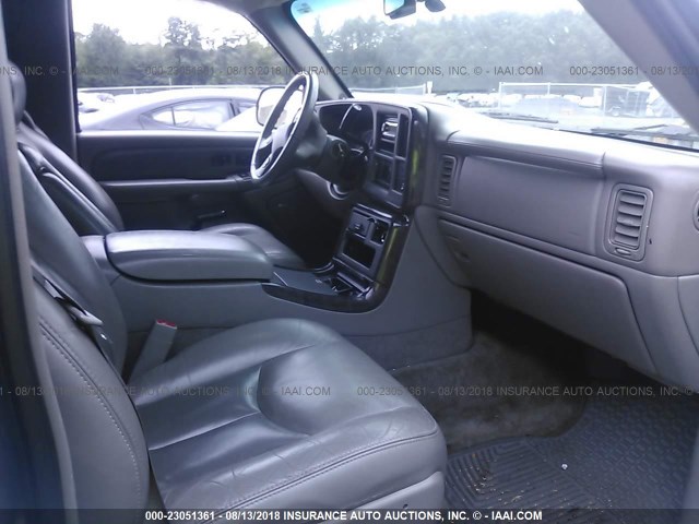 1GKEK63U05J127516 - 2005 GMC YUKON DENALI GRAY photo 5