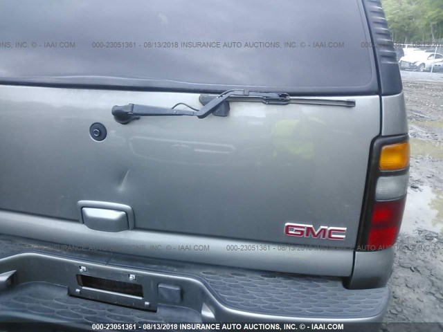 1GKEK63U05J127516 - 2005 GMC YUKON DENALI GRAY photo 6