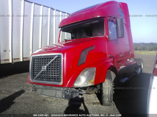 4V4NC9TG96N411004 - 2006 VOLVO VN L MAROON photo 2