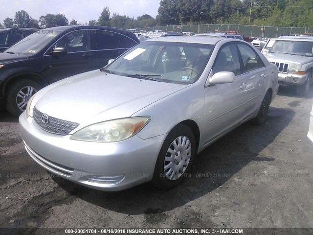 4T1BE30KX2U525314 - 2002 TOYOTA CAMRY LE/XLE/SE Күміс фото 2