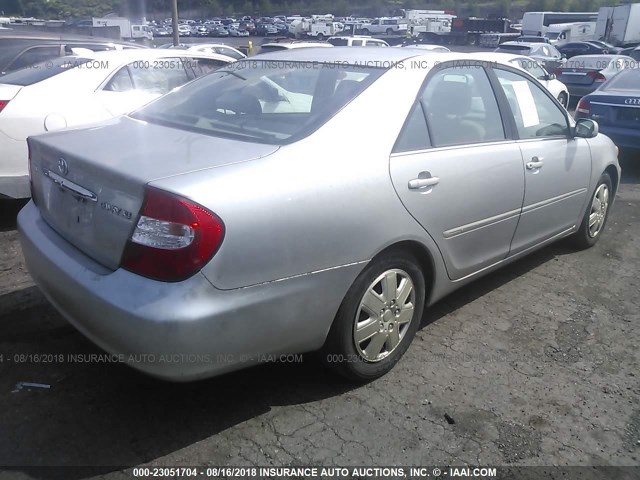 4T1BE30KX2U525314 - 2002 TOYOTA CAMRY LE/XLE/SE Күміс фото 4