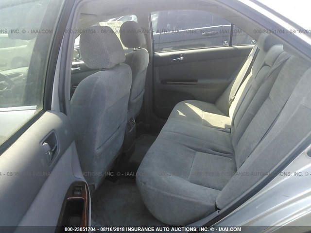 4T1BE30KX2U525314 - 2002 TOYOTA CAMRY LE/XLE/SE Күміс фото 8