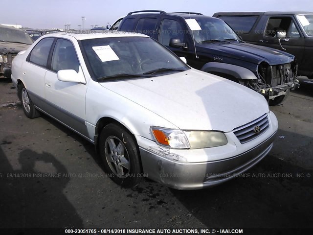 JT2BG22K610565829 - 2001 TOYOTA CAMRY CE/LE/XLE WHITE photo 1